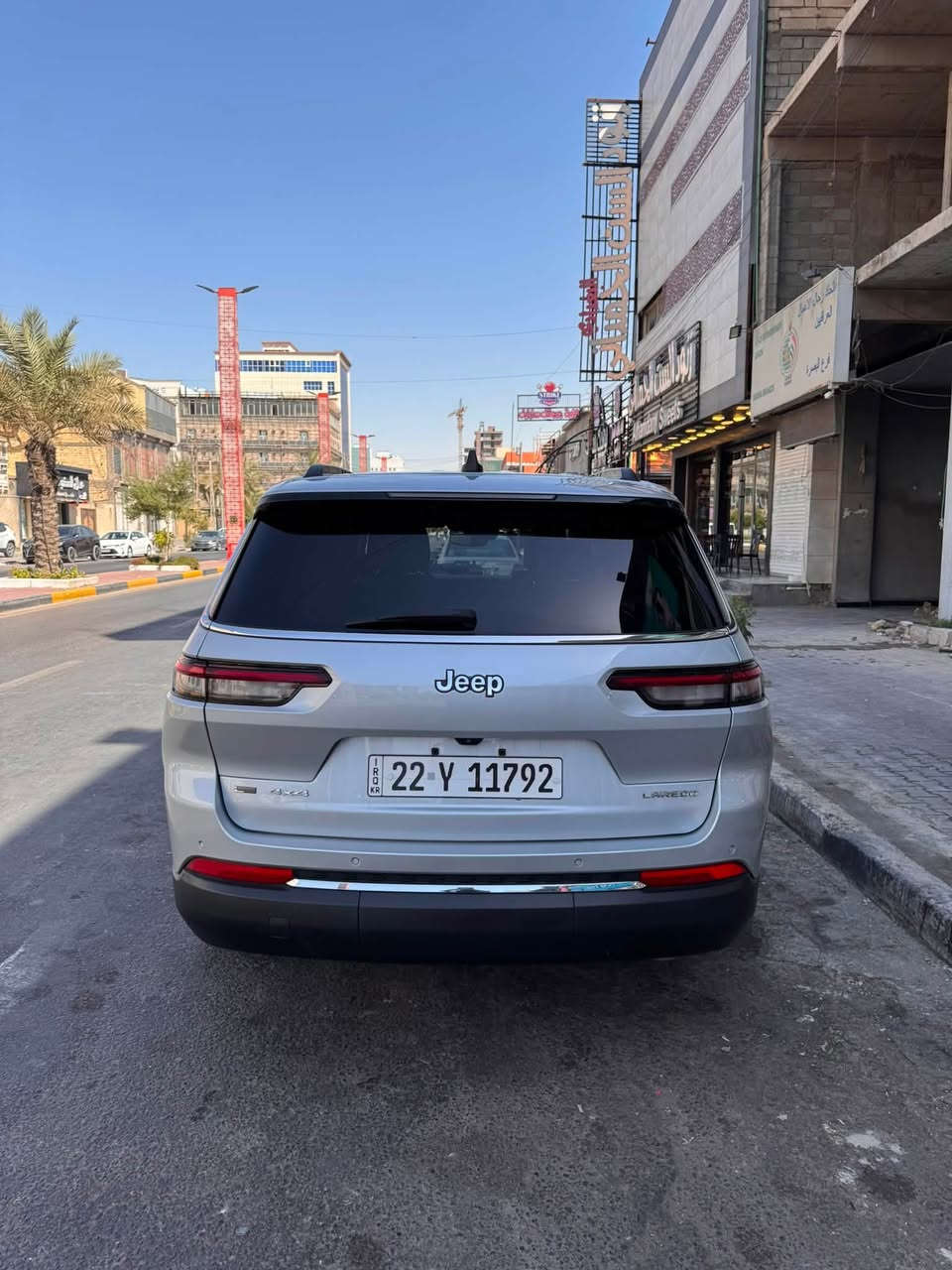 هاسلام وعليكم جيب كراند شيروكي موديل 2023 رقم اربيل بسمي
واردامريكي حادث بس بنيد بدون ايرباك موصفات 7راكب
نص فول مكينه سته اسلندر 3600 اسياره حلوه ومانقصها اي شي  الستفسار *********** المكان البصره
