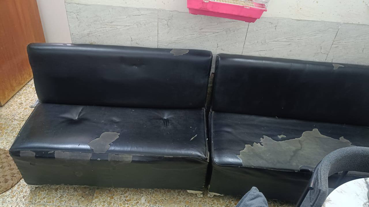 السلام عليكم شباب كرسي للبيع وميز جدد تجي تشوفهن اي ضرر ماكو وذن القنفات بس هاذ الجلد مالهن 
الكرسي ١٥٠
الميز ١٢٥ 
القنفات ٧٥ 
العنوان بغداد الخطيب مكلف بنشر تريد تعال خاص او واتساب 
***********
