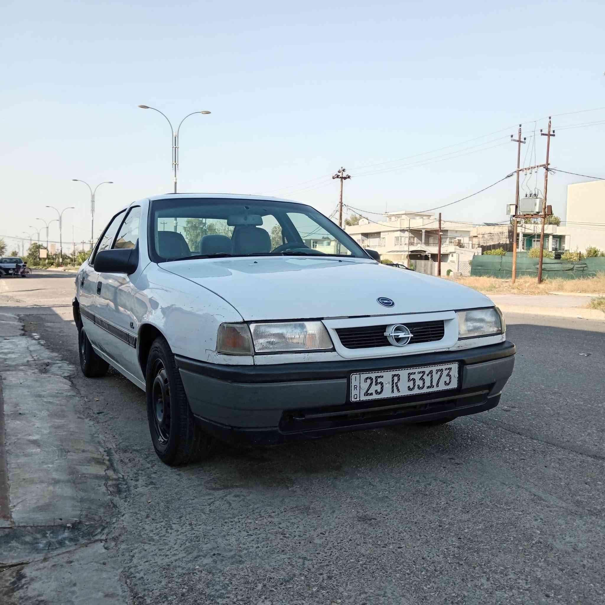 للبيع موديل 92 محرك 20  بي صرف كير اوتماتيك سيارة بلاديه بدون صبغ  بسمي بي دفتر بانزين ***********
