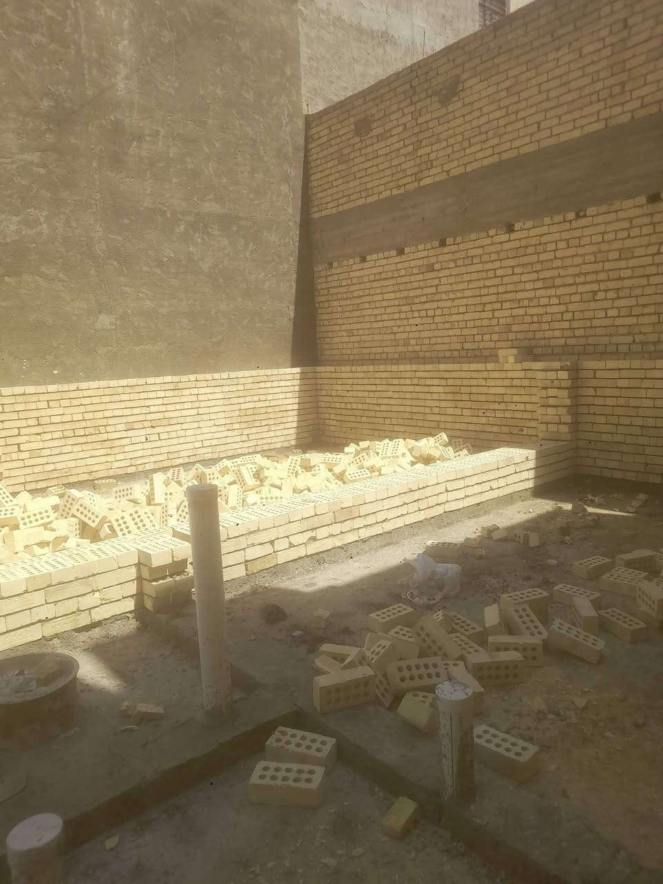 سلام عليكم خلفه بناء متفرق حالين شقل درجه اوله ستلام مهندس الرضي 350وطابق 450التواصل ***********
