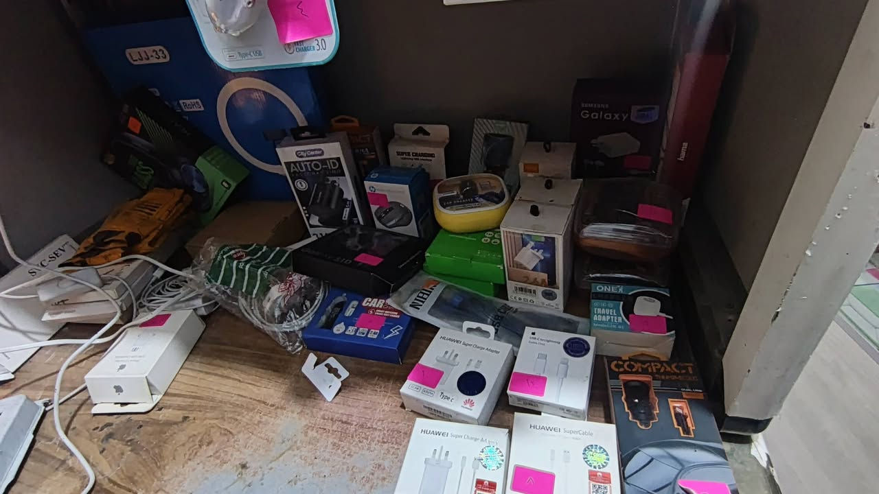 تصفية محل موبايلات للبيع كامل الملحقات غراض صيانه +ميوزه +بوردات خشب +بنصف السعر عنوان موصل جديده 
*********** وتساب
