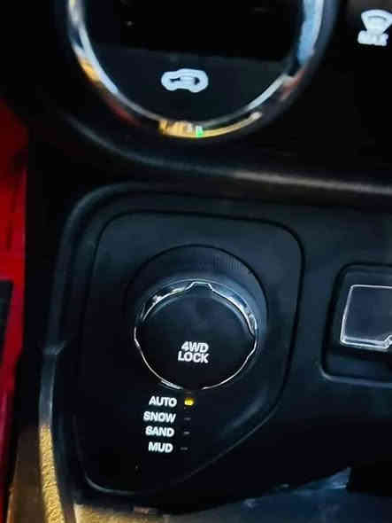 جيب رينكيد 4&4
لون : اسود
موديل : 2017
محرك :24 مرغوب
ماشيه : فقط 81 كيلو متر 
فول موصفات بس بدون سلايت
شاشه و كاميره 
أبواب امامي بصمه صندوق بصمه 
دبل اكسل بريك بصمه
كوشن جلد و كهربايي و هيتر
تحديد السرعه فول تحكم استرن سياره على وضع الشريكة سياره  بجم و خلفي كبس ارباكات برده طاك بنسبة صبغ بس باب سايق و دنكات امامي بدون دواخل شرط و شويه مكانات صبغ
سعر 115 و مجال 
عنوان :عقره
موبايل :***********
