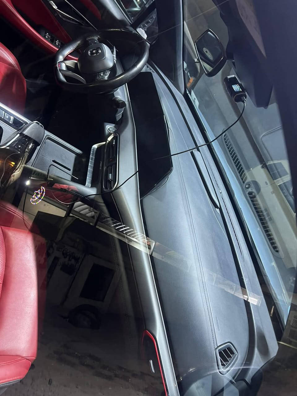 السلام عليكم شانجانUNl-T2023 السيارة مكفوله كفاله عامه فول مواصفات ماشيه70الف السياره مغلفه PPF
بصمه
جلد
ركن ذاتي 
قياده ذاتيه 
بانوراما 
قطعتين تبريد
خزن ميموري 
كاميرات 360درجه
شاحن لاسلكي
جنطه كهرباء وبيها بعد هواي مواصفات رقم اربيل السعر١٧٥ورقه وبيها مجال اي ستفسار اتصل على الرقم ***********
مكانها بغداد
ملاحظه : البيع كاش
