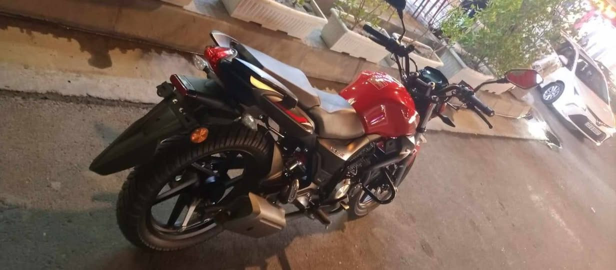 السلام عليكم شباب دراجه كاوجي موديل 2022 دراجه كفاله. شخط مابيها ومكينه برغي مامفتوح بيها جديده حيل واحله من الصور اوراق كامله بس مامرقم النضافه كدامكم السعر 1300وبيها حك جيتك بس ..واي ستفسار خاص او اتصل او واتساب *********** السكن الانبار فلوجه حي المختار.
