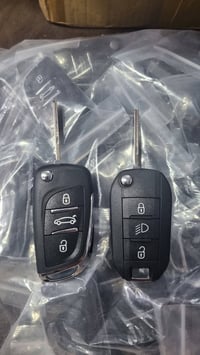 كفرات مفتاح بيجو احد يفيده كميه عدي 53 قطعة للتواصل خاص او 07726977420