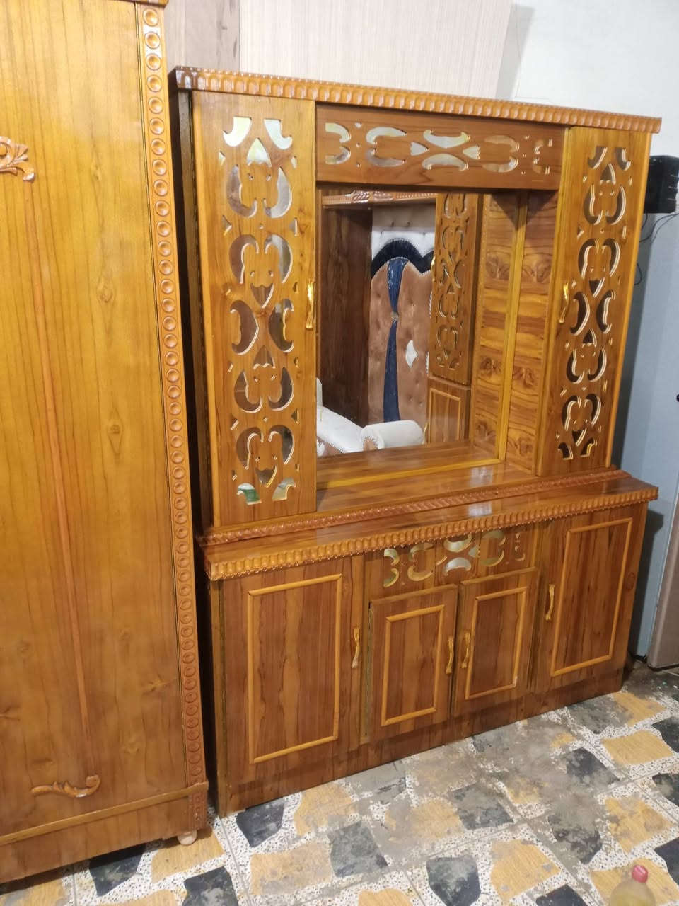 السلام عليكم
غرف اخشاب للبيع 
جديد غير مستعمل 
الاستفسارا ***********
