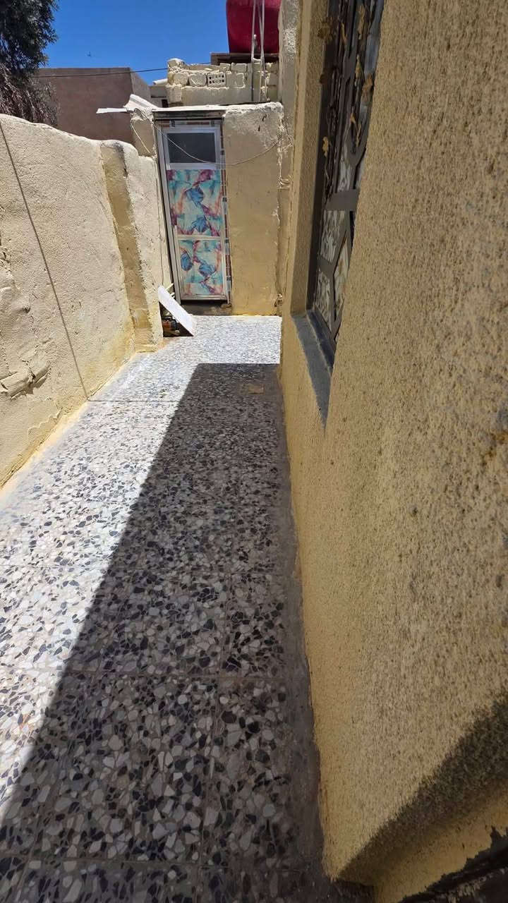 سلام عليكم لبيع بيت 100متر طابو زراعي سند 25 لبيت اعكاده موقعه كلش مميز شارع المرور حي الصناعي خلف جامع السجاد لبيت يحتوي على غرفتين نوم وهول وصاله وصحيات لبيت كاشي سراميك لبيت ركن وسعره 40 مناسب كلش لستفسار الاتصال على الرقم:***********
