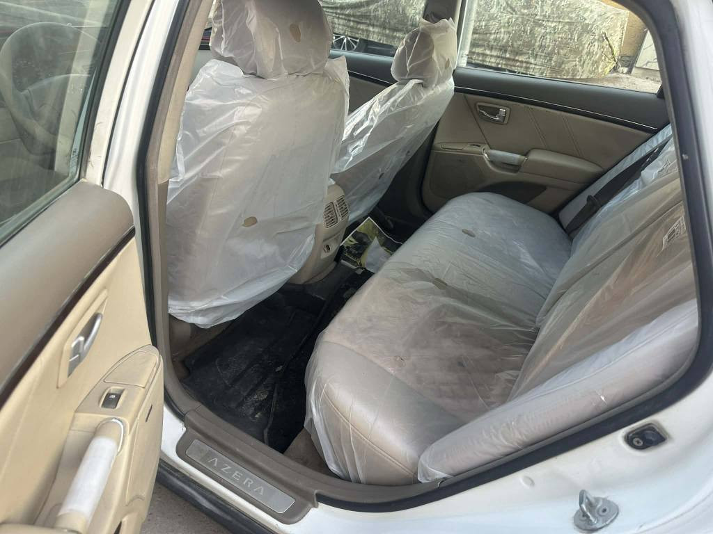 سلام عليكم شباب عندي هونداي سوناته ازيرا خليجي 2009 فول مواصفات Vip  فتحه سقف كشنات جلد وكهرباء تبريد قطعتين  محرك V6 سته سلندر ماشيه 176 كير ومحرك كفاله علفحص بدون حادث عندي صفحه اليسره صبغ اكلير جماليه والبنيد مصبوغ  جاهزه من كلشي برده خلفيه كهرباء رقم بغداد ومكانه بغداد سعر 95.                   *********** بغداد, العراق
