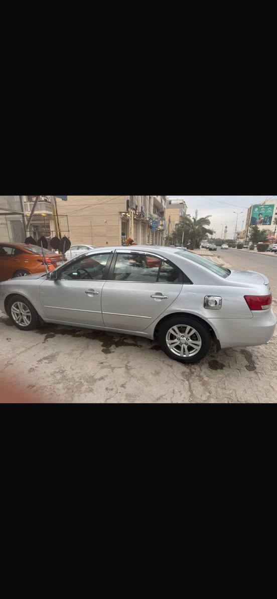 سلام وعليكم البيع سوناته 2008مكينه 3ونص 6سلندو بيهه ثلاث قطع صبغ سعرهه 90$ورقه  السياره جاهزه من كولشي اي نقص ما بيهه مبدل الهه طابوكه جديده حداديه جديده جاهزه من كولشي بكاني بغداد الدوره شارع 60رقم الهاتف ***********
