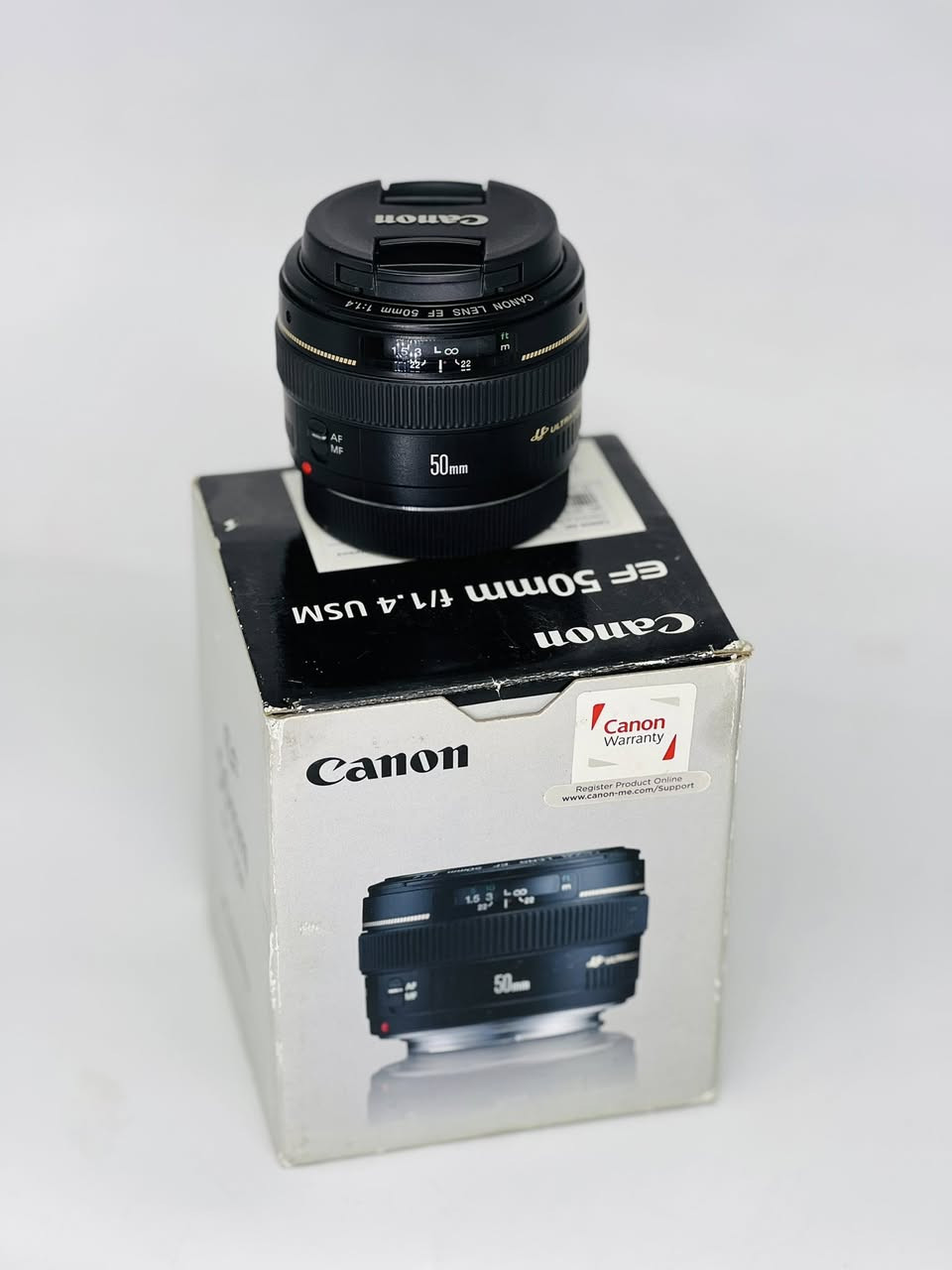 عدسه Canon
📸50mm
1.4 فتحه✔️
نضافه 100/100 
سعر (🔚240 ألف 🔛)
***********
