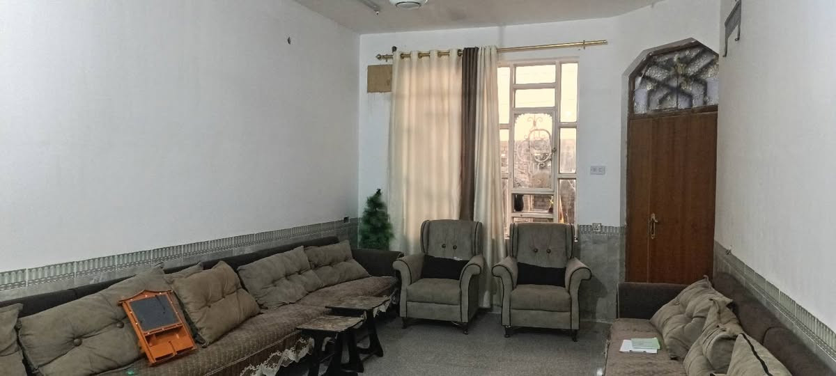 دار سكن المساحه 250متر طابو صرف طابقين حي المهندسين 
الطابق الاول.. غرفتين هول براني مطبخ صحيات داخليه وخارجيه+حديقه وكراج سياره 
الطابق الثاني... غرفتين هول وصحيات 

للاستفسار اكثر مراجعة مكتب دبي أو مراسله خاص 
*********** وتساب ✅
