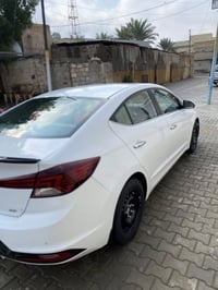 النترا موديل 2020 محرك 2000 السيارة بصمتين  السيارة نظيفه مابيها لا صب...