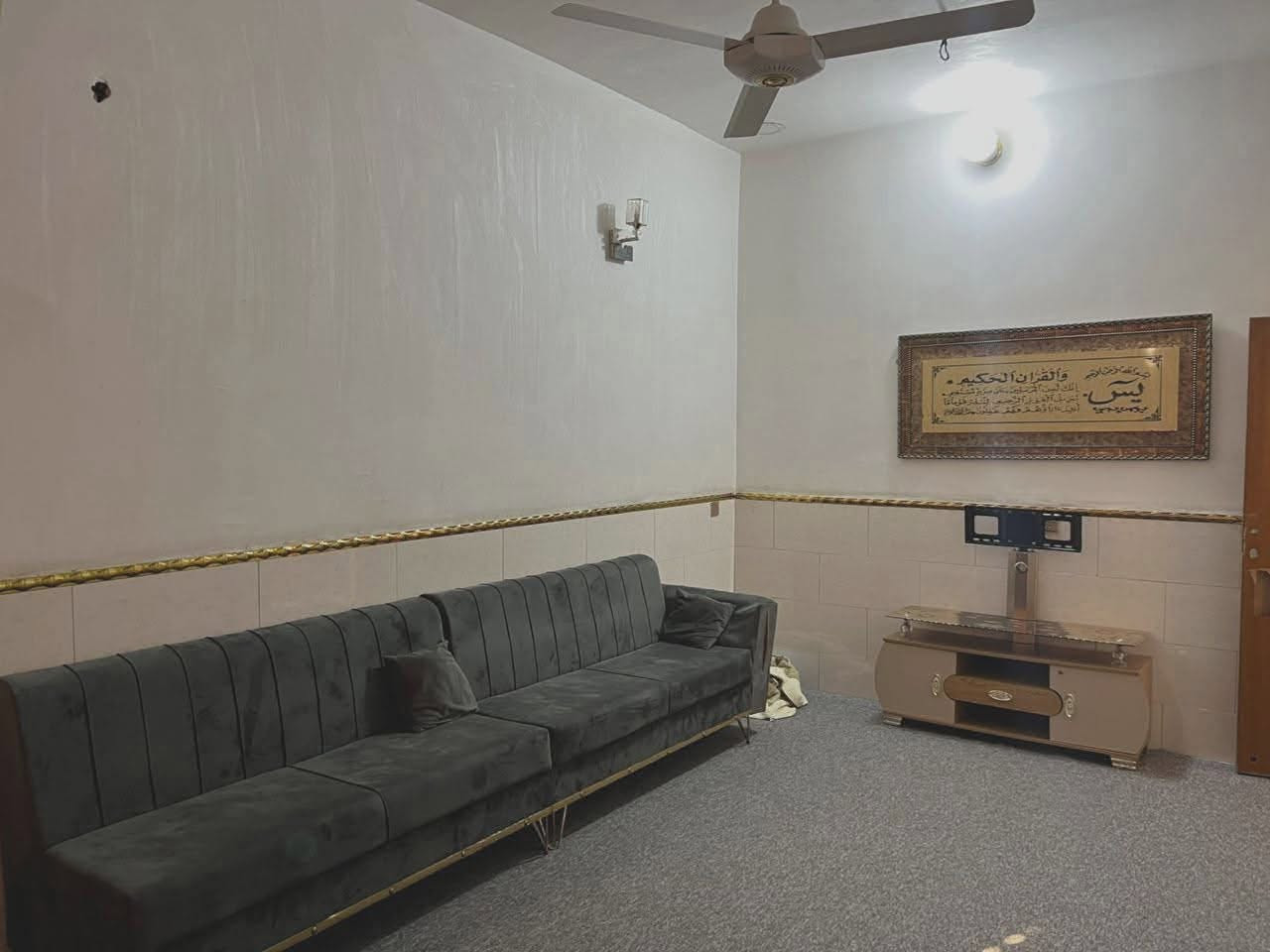 (بيع مستعجل دار للبيع  طابو صرف خلف سوق شلال شارع المختار)ثلاثة طوابق يحتوي على 4غرف نوم و٤حمامات  واستقبال ومطبخ   بناء حديث درجة أولى  ////***********مساحه ١٠٠ متر باسم صاحب البيت السعر 215وبي مجال بسيط
