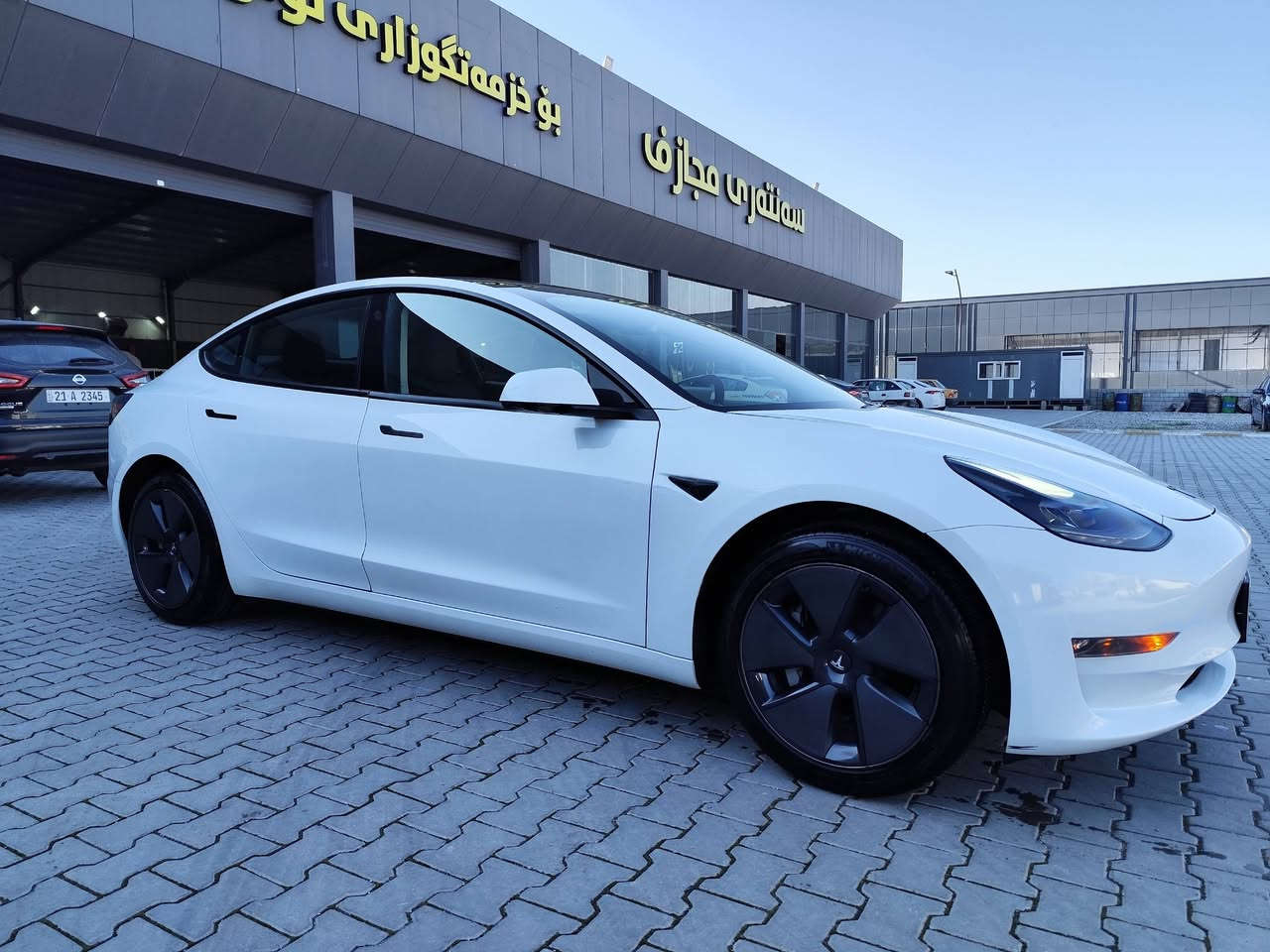 2023 Tesla model 3 
بدون صبغ بدون ارباك..
حادث بنيد مبدل نفس اللون تفصيخ
سيارة أونلاين
ماشي 15الف ميل حقيقي
سعر 170
مكان سليماني
سيارة مرقم سليماني
***********
