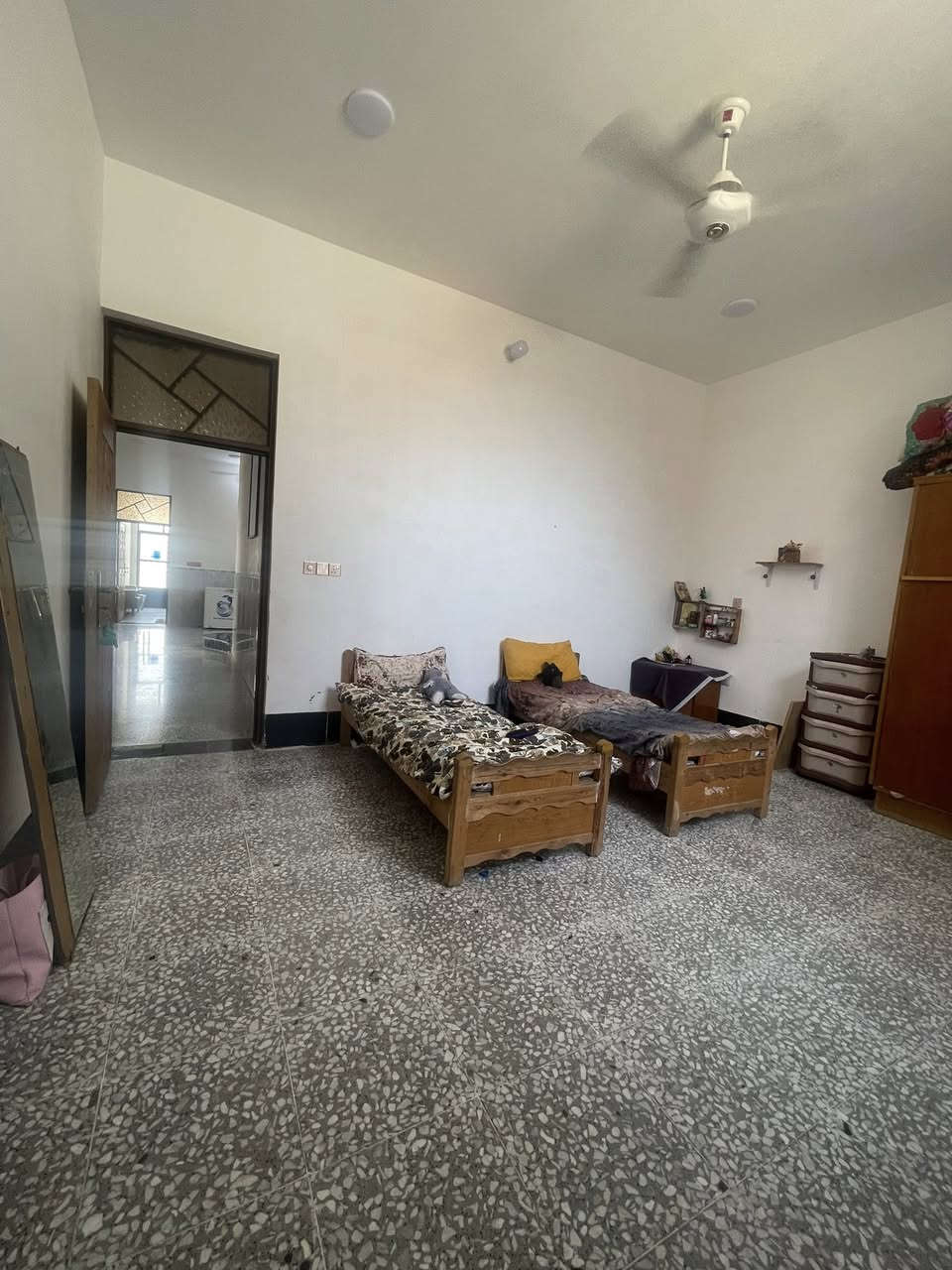سلام عليكم بيت للبيع موقع الراشدية المراسمه مساحه ٦٠٠بناء طابوق سند ٢٥يحتوي على ثلاث غرف نوم للاستفسار اكثر اتصال على الرقم ***********

