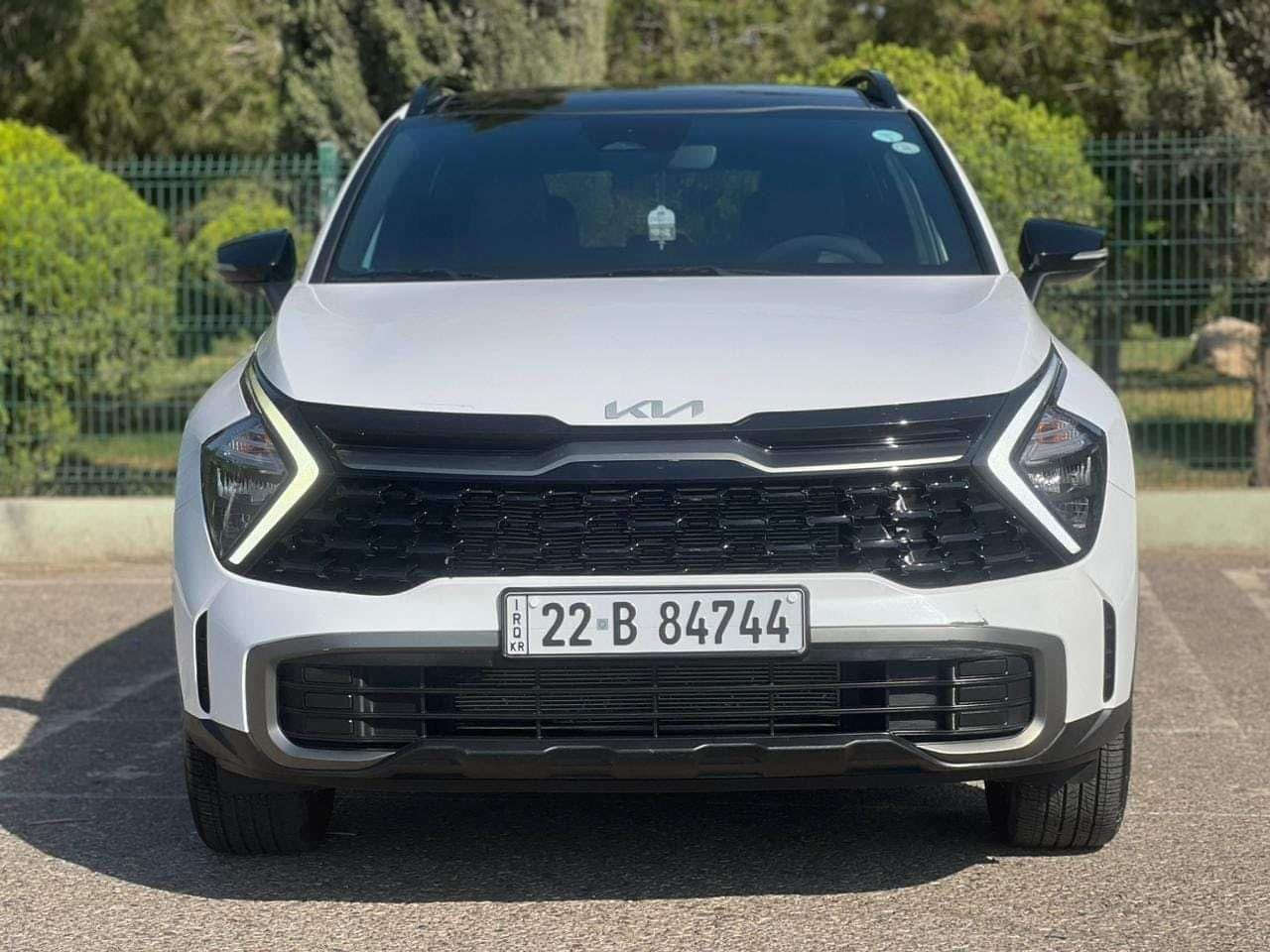 السلام عليكم
سبورتج x-line امريكي بدون حادث مكفولة بس دعامية الورة واكعة وهنا ببغداد بيها بارد بل جاملغ وكلير والصندوق بس بارد شي بسيط غيرهن مكفولة السيارة سعرها 225 وبي مجال

***********
