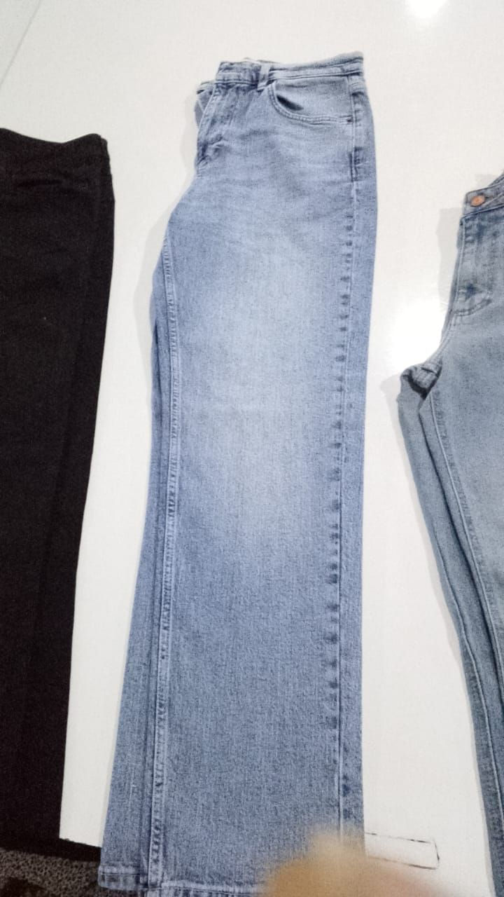 موجود بنطارين جينز رجالي تركي مشكل الوان مشكله سريه مكسرا تشكيله واسعه موجوده بدهوك وسعر 3$(***********)
