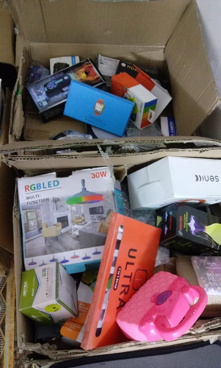 السلام عليكم عندي كراتين مكس كرتوني ومنزلي ابيع شلة وبسعر مناسب هاتف ***********
