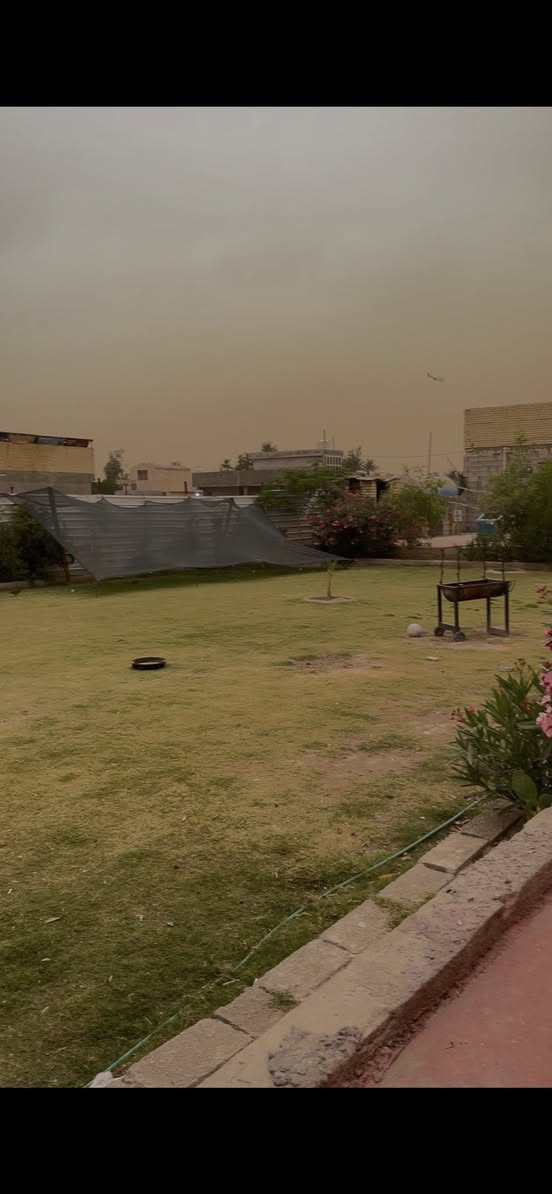 قطعه ارض مساحه ١٥٠٠ متر   جنس الارض عقد ٣٥ تحتوي ع اربع بيوت مشتمل مساحه ١٠٠و٣ بيوت مساحه ٢٠٠ كلهن كاملات وجاهزات للسكن العنون جسر ديالى العريفيه خلف اسواق الزبيدي تبعد عن الشارع الخدمي ١٠٠متر باقي تفاصيل  خاص ادزلك فيديو لين مجاي ينشر الفيديو طويل السعر ٣٦٠مليون الاستفسار 
***********
