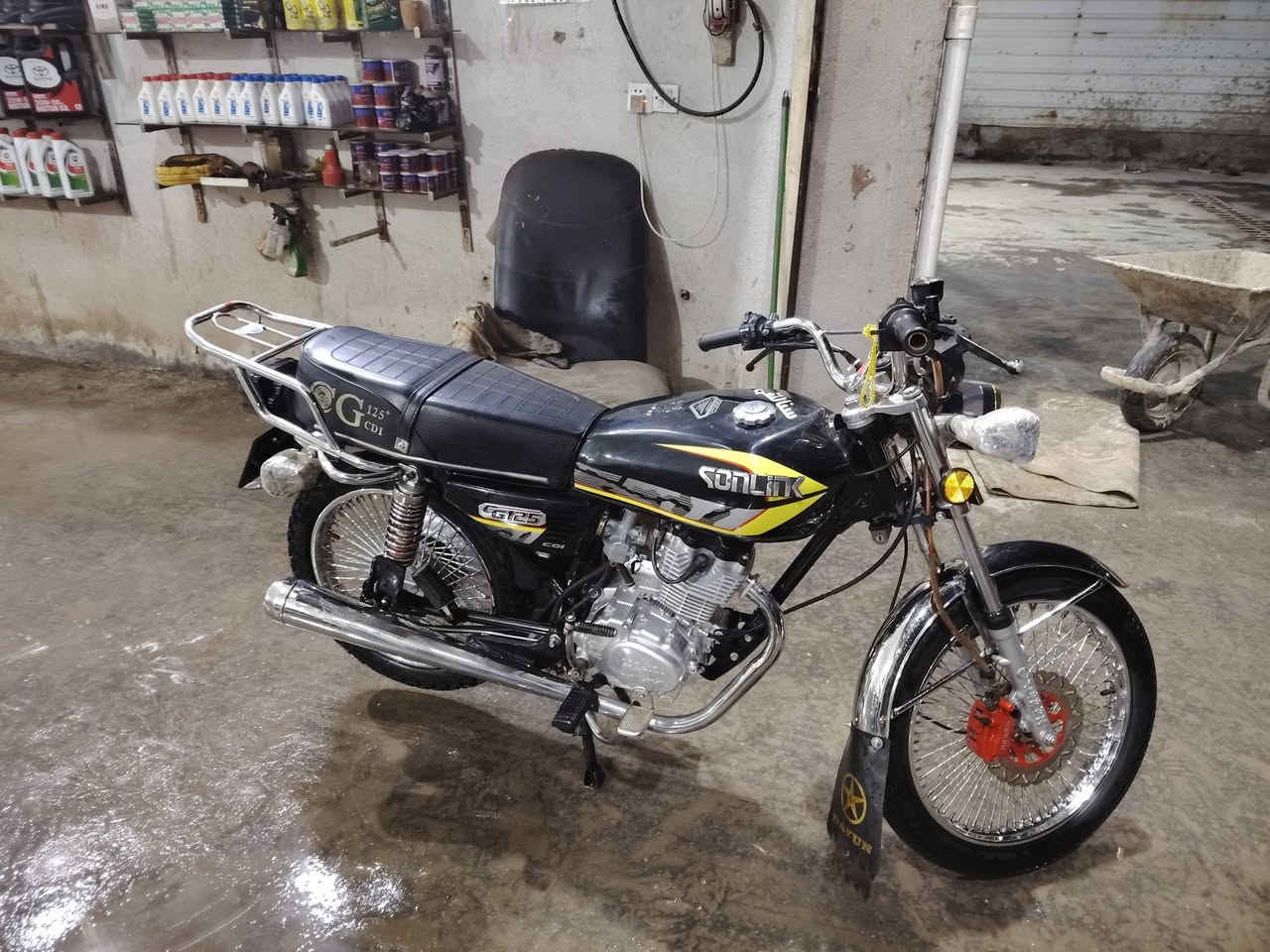 وين اليدور نضيف دراجه ايرانيه ٤ كير للبيع جاهزه كلشي شغال ما ناقصه شيء أوراق موجوده السعر خاص او اتصال *********** مكان بغداد الشعب اتصل واني خادم
