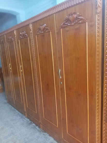 غرفة ٥باب صاج موديل حديث جدا نظيفة جاهزة الظعر٥٥٠قفل تواصل خاص ***********
