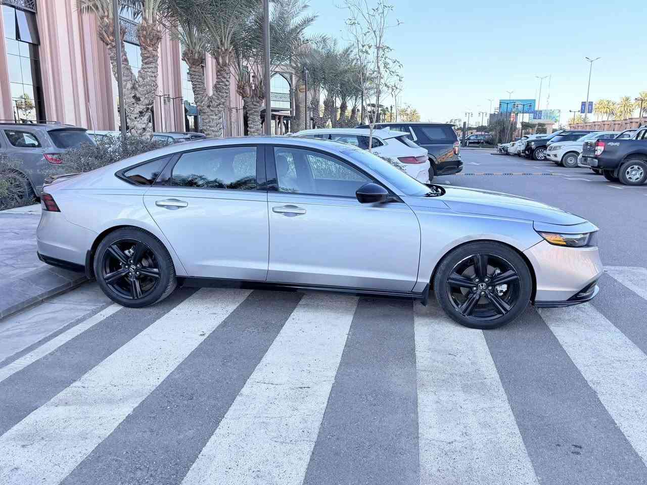 للبيع: هوندا أكورد هايبرد سبورت L — موديل 2023
ماشيه 20 الف مايل 
حادث موجود بل صور بنيد فقط 
بدون دواخل 
مكانه بغداد
السعر 190 
***********
