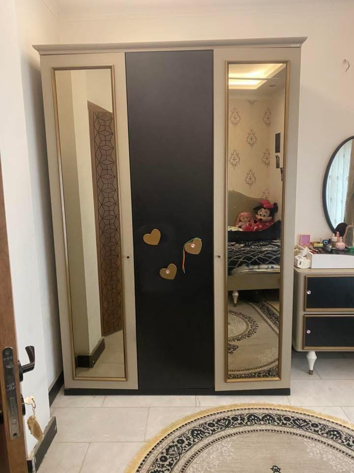 غراض بيت للبيع في العامريه للاستفسار راسلو الرقم واتس اب ***********
