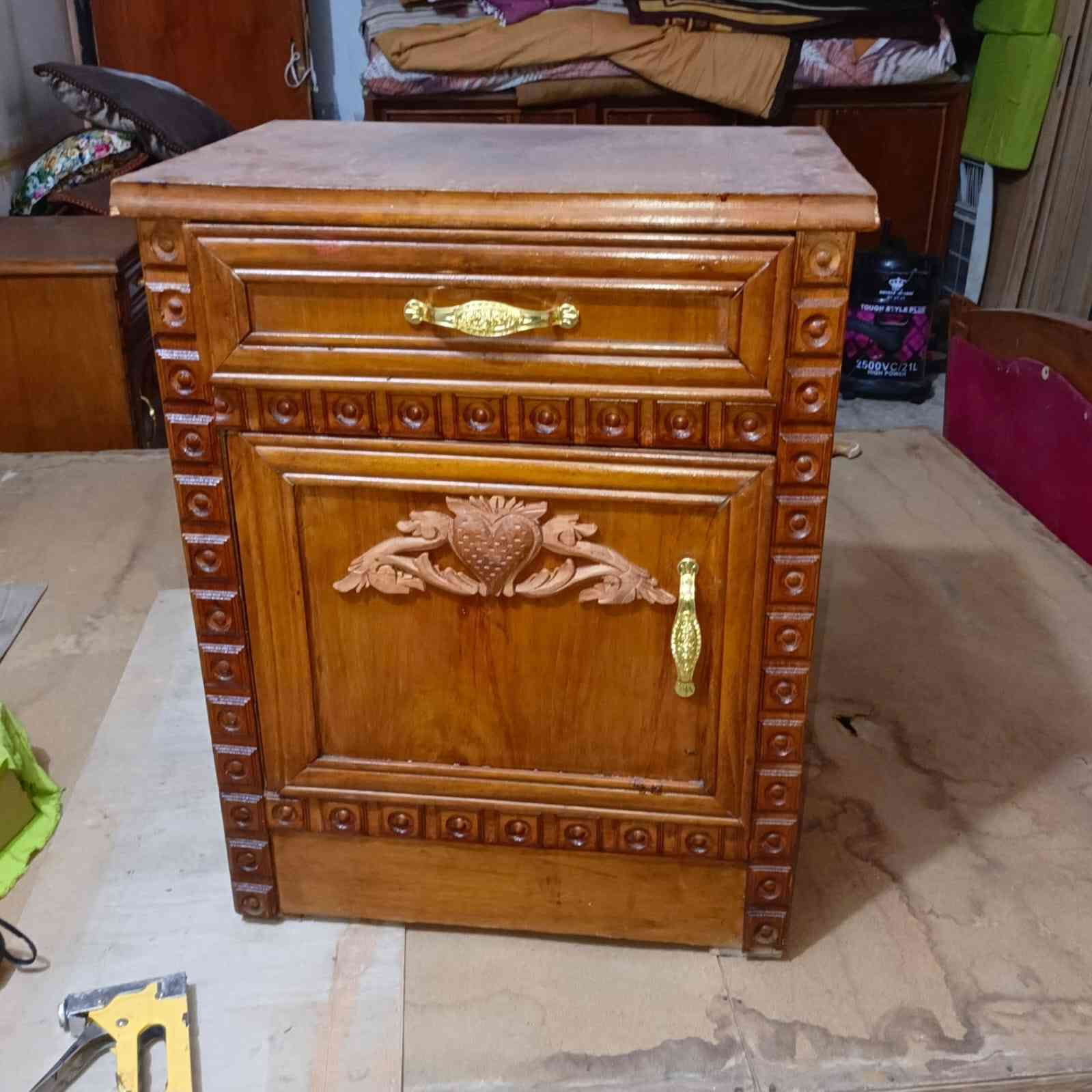 سرير نفرين زان شغل درجه اولى مع كومديات السعر 150.
سرير نفرين زان السعر 110.. 
كنتور بابين ملحق السعر 125.
حي المعلمين. ***********....
.............
