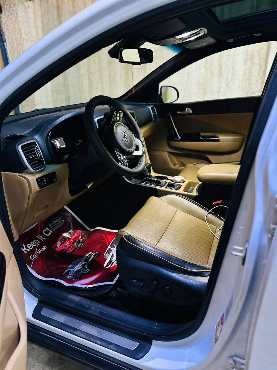 سلام عليكم. سياره سبورتج جي تي لاين
موديل 2021   خليجي مكفوله كفاله عامه عدا بارد. شبر بالجاملاغ الخلفي.  العنوان. بغداد
***********
