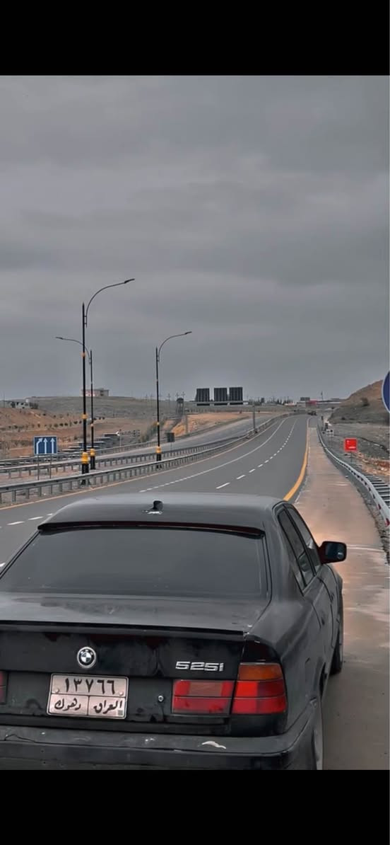 Bmwموديل1991
مةكينة 520سقر گير عادي 
جار جام كارةبا سيلات 
رةقةم اولياتة بشرتة 
سعر ٣٠وةرةقة مجال 
رةقةم تلفون *********** أربيل, العراق
