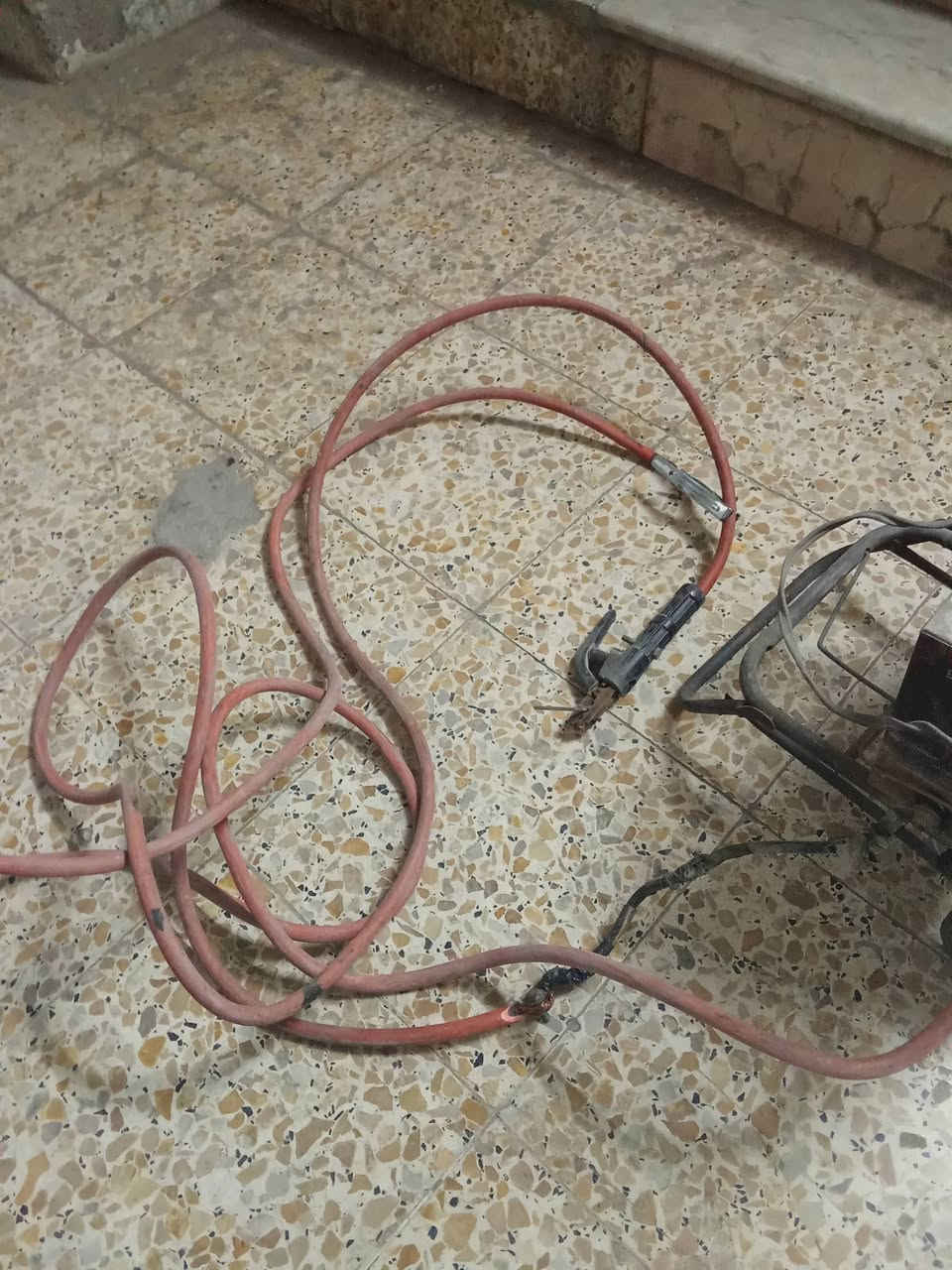 ماكنه لحيم للبيع شغاله عل الفحص السعر 50 رقم الهاتف ***********
