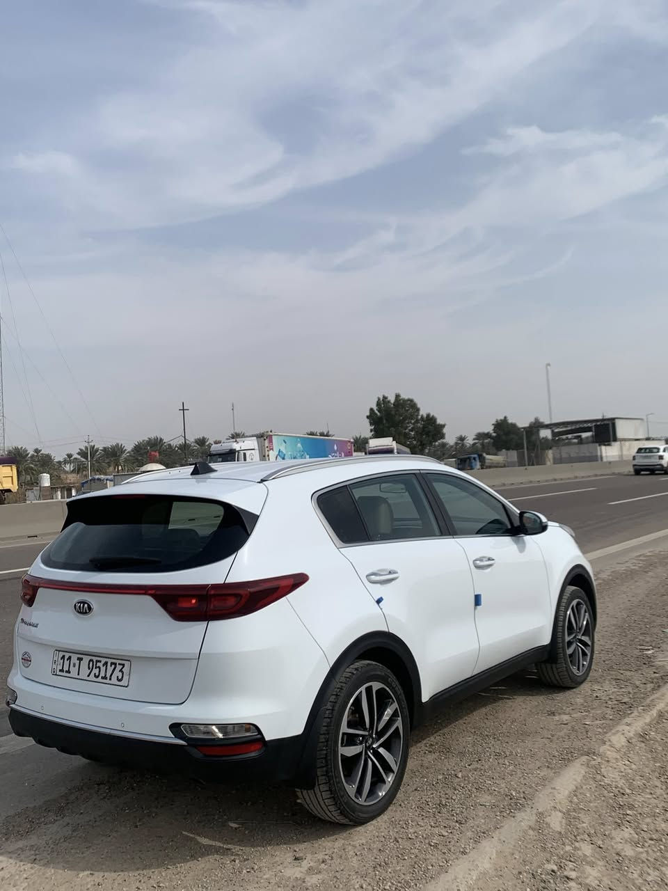 السلام عليكم للبيع سبورتج2020خليجي كفاله من صبغ وتبديل بيهه مكان بارد واحد على كد شبرين فقط مواصفات بيسك 
سياره جاهزه مجهزه مابيهه اي نقص 
رقم بغداد الجديد الدولي. هزه وسنويه كله جاهز وجديد بسمي
ماشيه 87حقيقي تدك. جرس بل 120 
السعر 189 وبيها مجال حك الجيه. 
الرقم ***********
