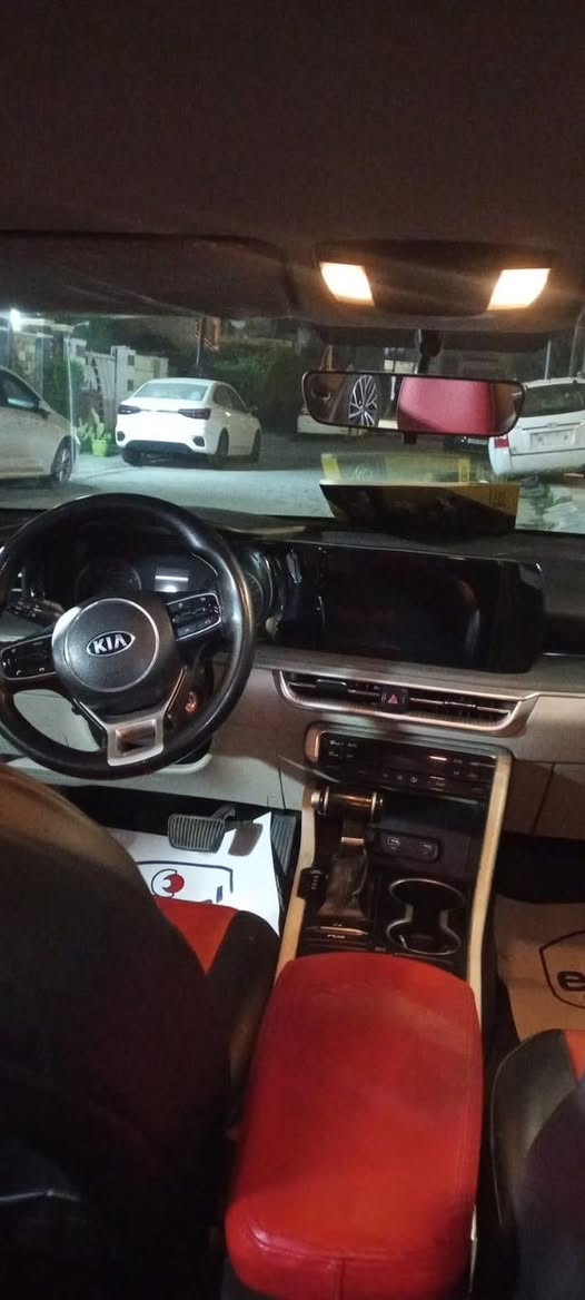 السلام عليكم K5 موديل ٢٠٢١
خليجي بيها ضربه بالباب الخلفي والداير مال جاملغ 

ماشيه ٨٥ الف كيلو 
السعر ١٥٨

مكان السياره بغداد الغزاليه 

***********
