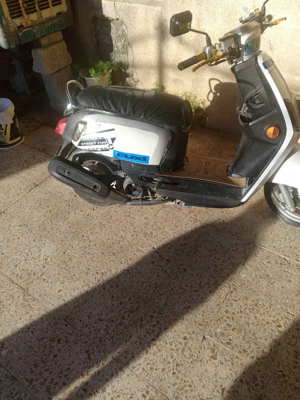 دراجه بوليس للبيع نضيف ماخذهة 750 ومعارف بيهن وسويجهة ضاع صار يومين مالكيتة وتعاجز سوي الجوزة ابيع 600 وبيهة مجال بصيط مكاني المفرق قرب ملعب مجيد وين متوديهة وديهة ***********
