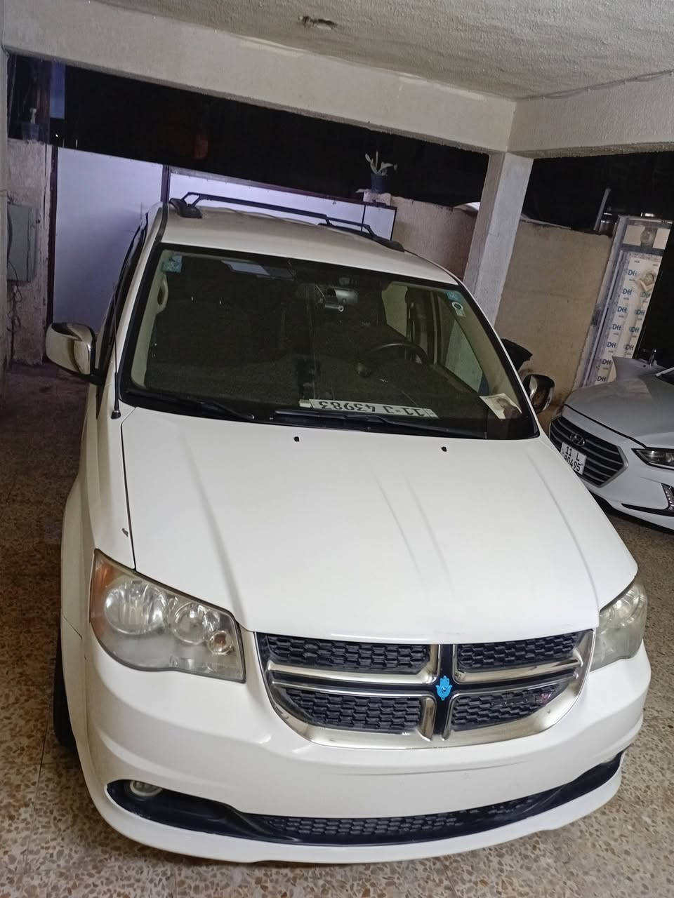 دوج كرافان مديل ١٣ وارد أمريكي حادثة جاملغ وبنيد بدون دوخل كير مكينة مكفول صدر جديد تبريد ثلج سياره بسمي رقم بغداد  سياره نص فول سعرها ١٤٠ للاستفسار ***********
