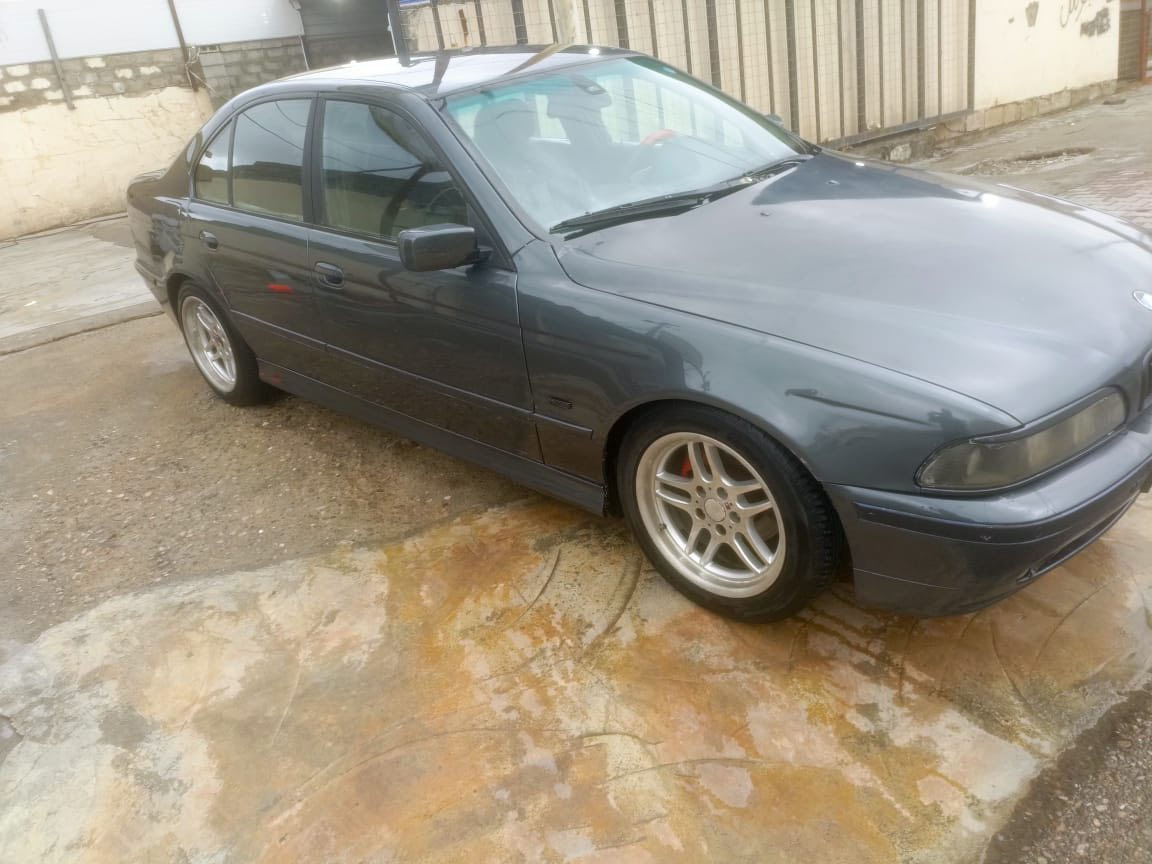 سلام عليكم بي ام بومه 530موديل 2001 بطاقه بانزين سنويه رقم اربيل مكينه بيهه تنقيص سياره جاهزه من كل نواقص السعر 63  او بيهه مجال اني مكلف بل نشر ***********
