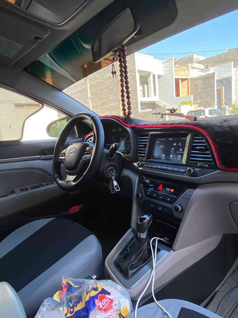 سلام عليكم للبيع او مراوس النترة موديل 2018 
بيها صبغ مكان الرقم الخلفي وبنيد وفوك باب السايق بالتكمة شي قليل مال تحميل بدون لا معجون ولا بارد بدون ايرباك السيارة ماشية 152 ميل موصفات شاشة كامرة دوارة رادار جانبي تحكم ستيرن جهتين كروز سرعه 3 انضمه قيادة سبورت وايكو ونورمل شاشة ديجيتل محرك 2000 دوش مبدل بي راجز حار فقط بلادي كير بلادي سيارة نظيفه ومرتبه يحتاج الها بس صبغ دعامية وبنيد مكان السيارة بغداد الغزالية سعر 122 وبيها مجال  

***********
