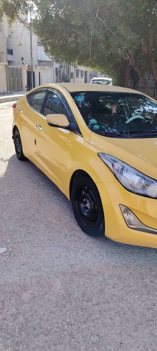 السلام عليكم  النترا موديل 14 وارد امريكي سياره ليبل واحد سياره جديده وحلوه  سياره ماكينه كير  كله خير من الله جديد تبريد مصفره هي غرامات رقم انجليزي باسمي  حادثه نص باب السائق ونص الشامله بدون دواخل غرفه جديده مكان بغداد البياع ***********
