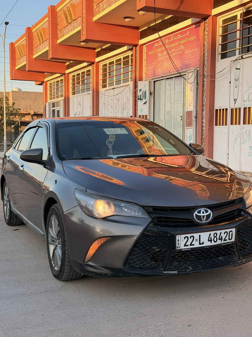 #السلام_عليكم
كامري موديل 2017 أمريكي 
اللون فيلي(نفطي)
فئة SE
ضرر جاملغ امامي يمين
رقم اربيل دولي بأسمي تحويل مباشر
مكينه 2500
گير ومحرك كفاله
تدفئة تبريد شغال
داخل اسود
نظام ايكو(تقليل صرف بانزين)
مانع انزلاق
لايت زنون
تحكم ستيرن
شفتات ستيرن
ويل كب 17
تخم تاير
السياره مال جناي مصروف عليها 
السعر 155 وبيها مجال 
مكان السياره الأنبار العامريه
للاستفسار***********
