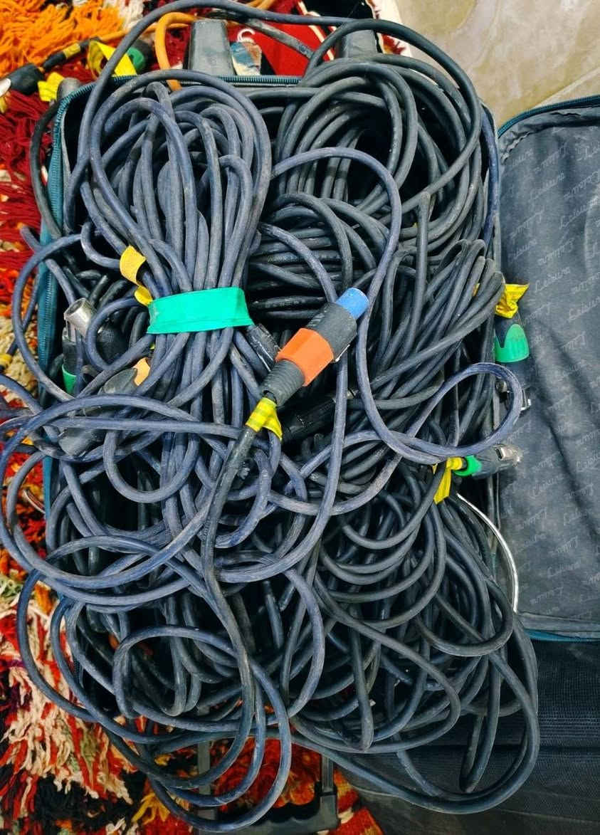السلام عليكم ورحمة الله
سستم صوت للبيع 
زوجين سبيكرات EV امتياز 
زوجين سبيكرات RCF امتياز 
جهاز داينكور 1000 امتياز 
بورات 2 / داينكورد 2400 ياماها 7000
رافع قدرة 
وايرات 20 واير اصلي 
 مع لاقطات 2 جاسكو 2000
سعر مناسب جداً 
للاستفسار *********** 
للتواصل على الواتساب او اتصال

