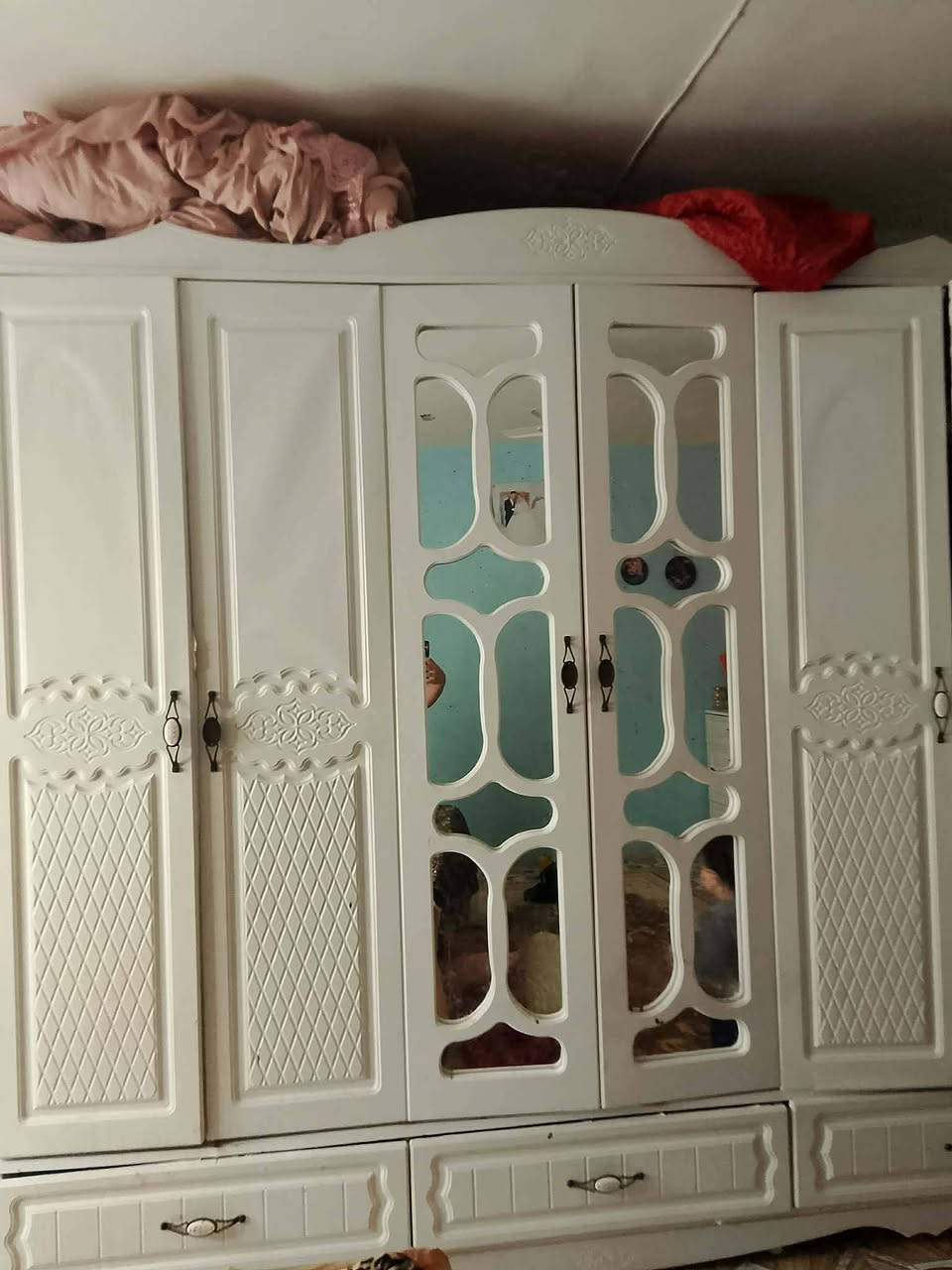 #غرفه تركيه للبيع نضيفه بس الميز المرايه عوزه مرايه والباقي نضيفه. السعر 350وبيها مجال الشراي يتفضل خاص 
كوت الزهراء


**إذا كنت صاحب هذا الإعلان وتريد حذفه لأي سبب، رجاءا أرسل رسالة إلى الدعم الفني**