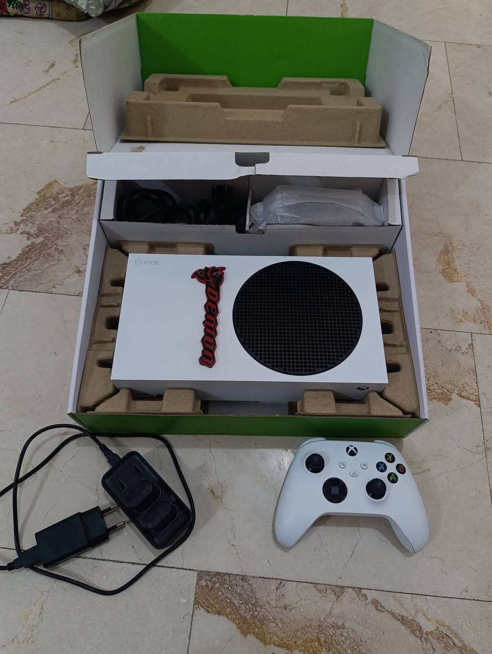 للبيع Xbox Series S سعة 512GB بحالة ممتازة جداً الجهاز استخدام مرتب ونظيف كلش وما بي أي مشكلةوممفتوح.
للبيع Xbox Series S سعة 512GB كامل ملحقاته بحالة ممتازة جداً الجهاز استخدام مرتب ونظيف كلش وما بي أي مشكلةوممفتوح. 

مفعل عليه خدمة گيم باس ألتيمت 3 أشهر

وياه 2جوستكات وانطيك بطاريات مال شحن مجاناً

تجي تفحص الجهاز بنفسك وتتأكد من نظافته

سعره:400

للتواصل واتساب: ***********
