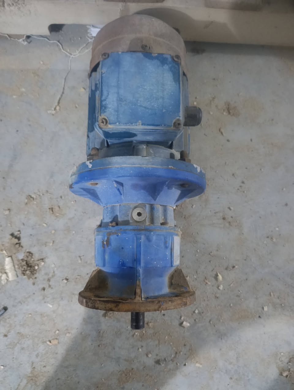 گير بوكس إيطالي عدد 3 سعر الواحد 100 الف قفل يوجد توصيل ***********
