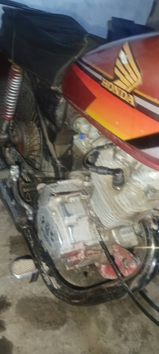 ايراني ما دخن موديل قديم سعر 300بيه مجال لشراب يجي رقم *********** الميمونة, ميسان
