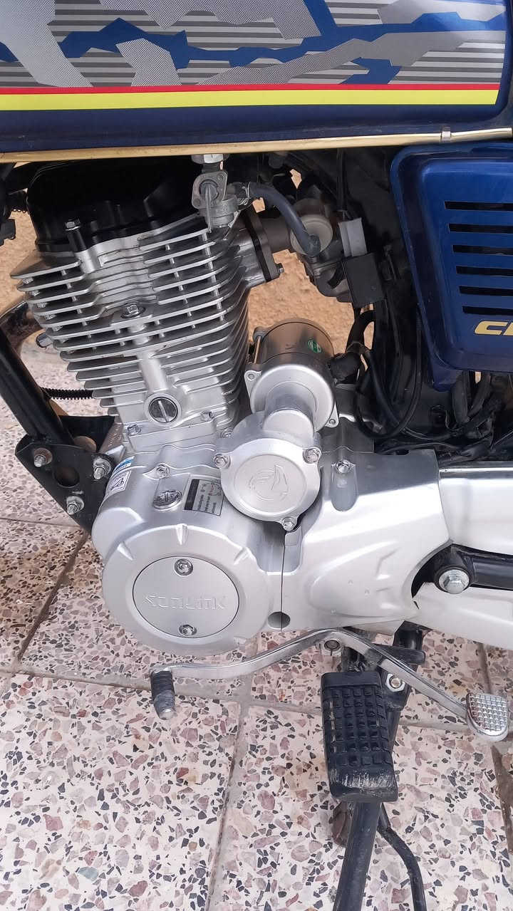 السلام عليكم دراجه سيفان موديل 25 اوراق كورتونيه ديالى الخالص 
السعر 800 وبيه مجال 
ارقم ***********
