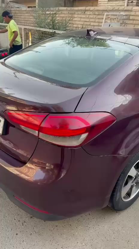 السلام عليكم تحيه طيبه إلى مدير الكروب والى أعضاء الكروب المحترمين كيا فورتي وارد امريكي موديل 2017 رقم بغداد الإنكليزي الجديد السياره باأسمي تحويل مباشر السياره بدون حادث بدون اي ضرر تقريرها مال الحادث مكينه وبيها كلير  قطعتين من امريكا جاملغ والباب نصهن السياره كير مكينه تبريد شرط الفحص خير من الله صدر امامي خلفي كله جديد السياره ليبل واحد شرط الفحص ماشيه 87 الف السعر المطلوب 110 وبيها مجال تجي تفحص وتشوف وبيك خير وتدلل العنوان بغداد الدورة رقم هاتفي ***********ابوموسى
