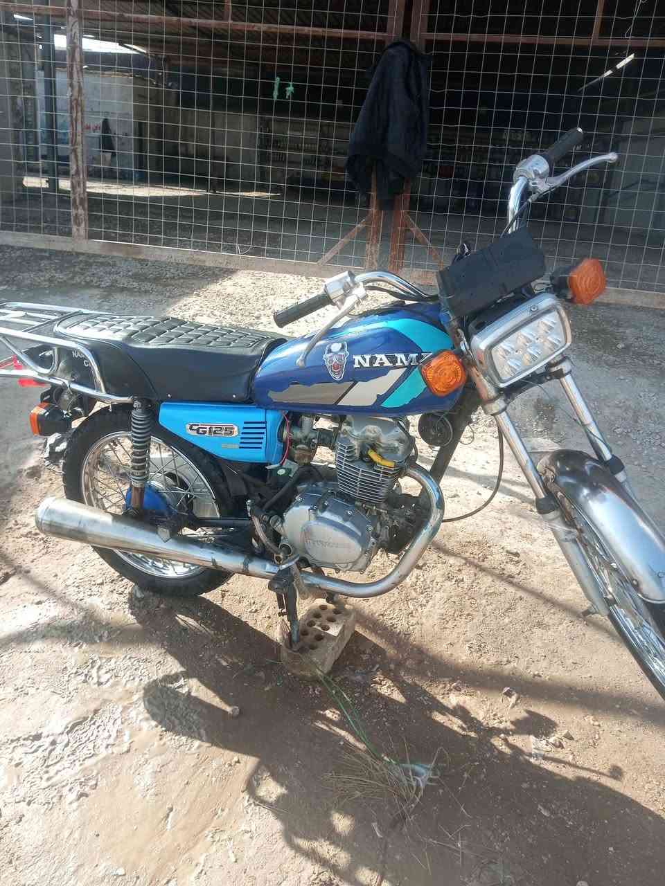 السلام عليكم دراجه البيع مديل 17 وراق اسكانر بصره  دراجه حلوه ونضيفه  550 وبيها مجال مكان نجف ابو اصخير حيره رقم الهاتف ***********
