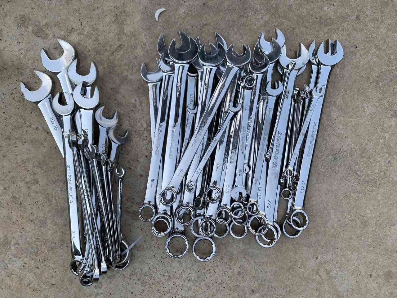 مفاتيح ARMSTRONG أمريكي أصلية
 قياسات متعدد مع يدات راجز مع لقم للبيع 

للتواصل و اتساب ***********
