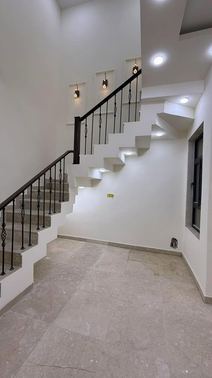 🏠.دار لبيع طابو صرف حديث جدا واجهة مرمر تسليم مفتاح 📍 🏠

. ((((🏢🏢🏢🏢 🧿🧿🧿)))) ⭕

الموقع/ شارع 60 خلف التجاري قرب الضامن 📍📍

 
المساحـــة الكليه / 130 م 
الواجه /6.5 

التفاصيل // الطابق الاول غرفة نوم سويت صاله مطبخ صحيات هول 

الطابق الثاني / غرفتين نوم صحيات هول بيتونه 
 

السعر :  ***********  محمد الجنابي المدهش للعقارات

 
 
  شوارع نظاميه  تتوافر كافة الخدمات ماء كهرباء تبليط 

للمزيـــــد من الاستفســــــار مراسلــة الصفحــة او زيارة #شركة المدهش للعقارات والمقاولات 📍📍 
الكائن في الحلــــة - شــــــــارع بغداد قرب مدينة العاب المدهش فرع مطعم ابو صفاء الاول فرع الجسر المشاة  او الاتصــــــال علــــى

 ☎️***********_*********** ☎️
 متوفــــــر واتساب
💢لمــــــن يــــــرغب فــــــي عــــــرض عقاره طابــــــو صــــــرف او زراعــــــي او تجــــــاري يرجــــــى مراســــــلتنا 💢
#شركة _المدهش للعقارات والمقاولات⁩
