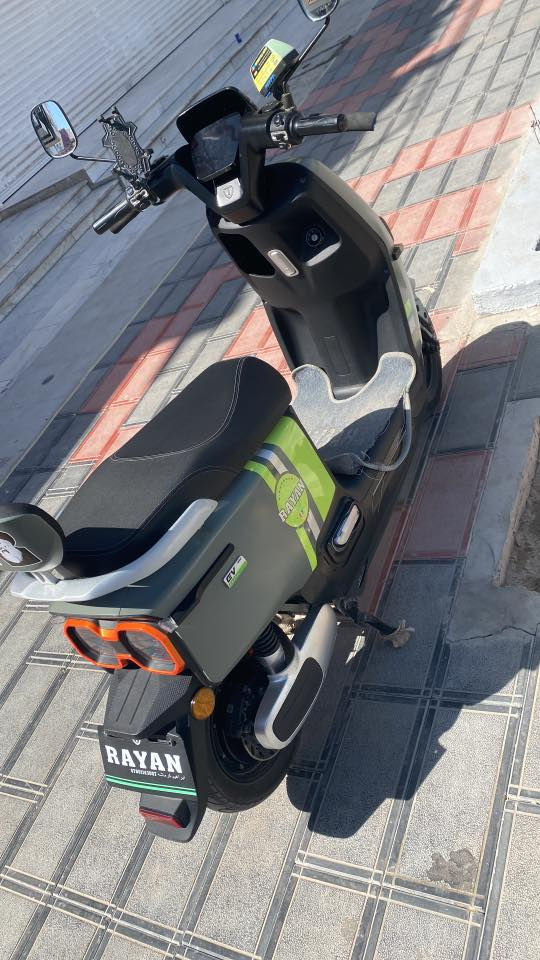 سلام عليكم دراجه شحن البيع دراجه بعدهي شركه بطاريات جدد تعال وفحص المواصفات خير من الله حته البلوتوث بيهه مثبت سرعه وبك ترجع  كلشي بل دراجه شغال  شركه الريان غنيه عن التعريف سعر 700 فقل المكان نجف شارع الروان الرقم *********** وتساب فقط
